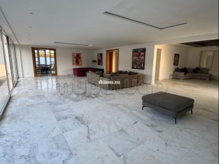 Location villa de luxe à Souissi.
Superficie 2000 m².
Porte blindée, sécurité - Villa à louer - Rabat