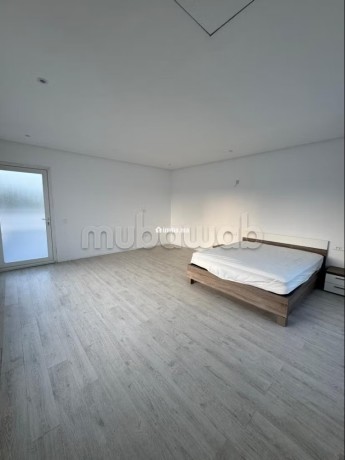 location-villa-de-luxe-a-souissi-superficie-2000-m2-porte-blindee-securite-big-9