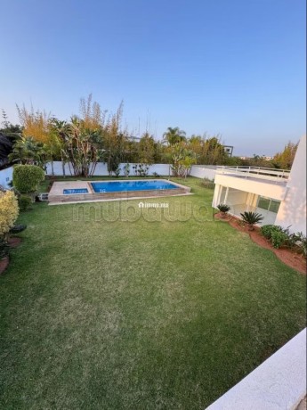 location-villa-de-luxe-a-souissi-superficie-2000-m2-porte-blindee-securite-big-1