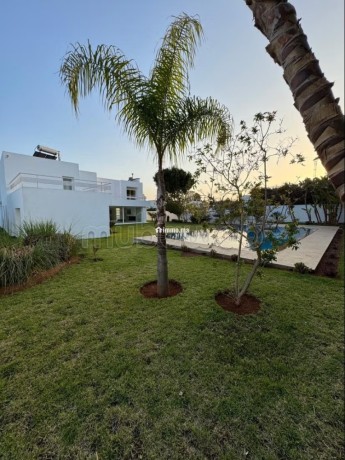 location-villa-de-luxe-a-souissi-superficie-2000-m2-porte-blindee-securite-big-6