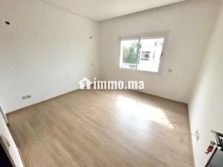 Ain Diab Extension, Très bel appartement en location à Ain Diab Extension vide. 4 pièces confortables. Service de concierge et climatisation - Appartement à louer - Casablanca