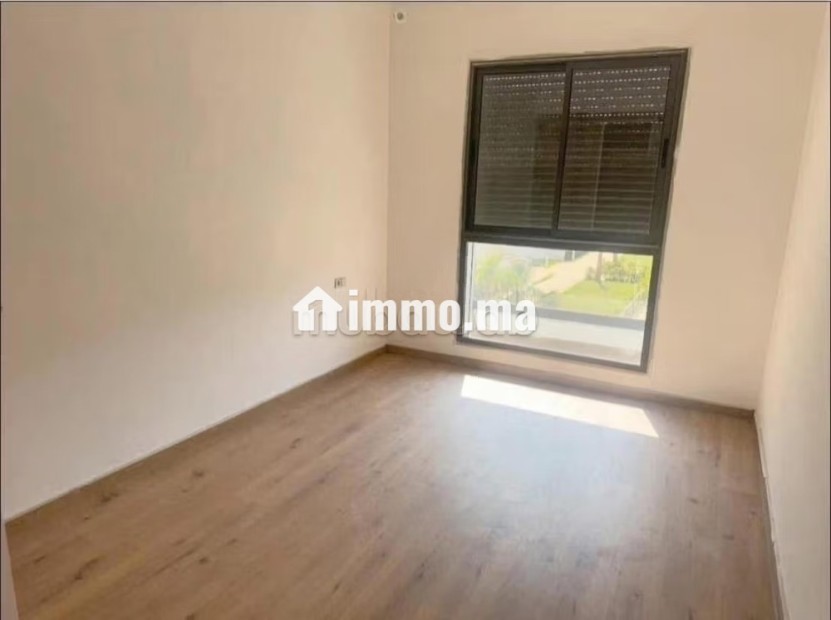 Superbe appartement à louer vide De 2 Chambres.
Balcon Garage et piscine - Location Immobilier - Dar Bouazza - photo 6