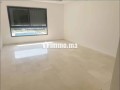superbe-appartement-a-louer-vide-de-2-chambres-balcon-garage-et-piscine-small-2