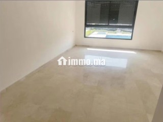 Superbe appartement à louer vide De 2 Chambres.
Balcon Garage et piscine - Appartement à louer - Dar Bouazza