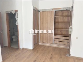 Superbe appartement à louer vide De 2 Chambres.
Balcon Garage et piscine - Appartement à louer - Dar Bouazza