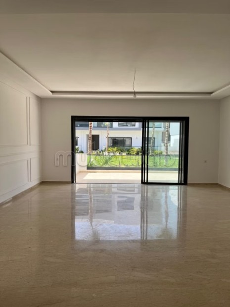 Très bel appartement en location à El Menzeh.
Surface totale 160 m².
Places de stationnement et jardin - Location Immobilier - Autre - photo 3