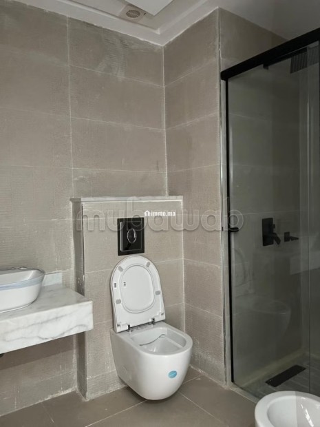 Très bel appartement en location à El Menzeh.
Surface totale 160 m².
Places de stationnement et jardin - Location Immobilier - Autre - photo 5