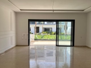 Très bel appartement en location à El Menzeh.
Surface totale 160 m².
Places de stationnement et jardin - Appartement à louer - Autre