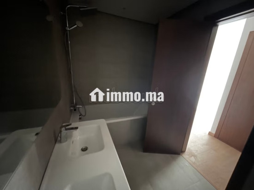 Appartement en location à Souissi. Superficie 120 m². Places de parking et terrasse - Location Immobilier - Rabat - photo 6