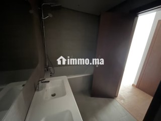 Appartement en location à Souissi. Superficie 120 m². Places de parking et terrasse - Appartement à louer - Rabat