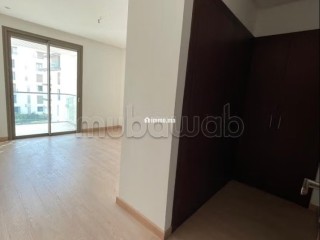Appartement en location à Souissi. Superficie 120 m². Places de parking et terrasse - Appartement à louer - Rabat