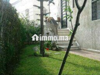 Niveau Villa Bien situé Calme - Villa à louer - Casablanca