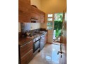 joli-appartement-avec-jardin-privatif-acces-direct-small-11