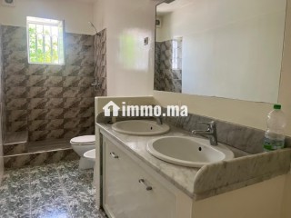 Propriété à louer à Oasis. 2 belles chambres. Espace vert - Maison à louer - Casablanca