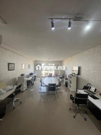 plateau-bureau-a-louer-vide-50-m2-quartier-du-parc-big-3