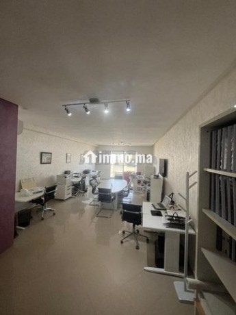 plateau-bureau-a-louer-vide-50-m2-quartier-du-parc-big-4