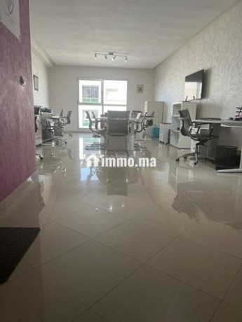plateau-bureau-a-louer-vide-50-m2-quartier-du-parc-big-5