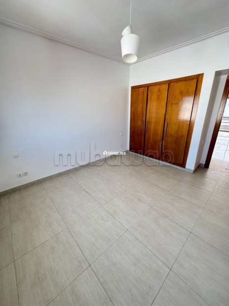 Location d'un appartement à Maârif. 4 pièces. Fenêtres avec double vitrage et porte blindée - Location Immobilier - Casablanca - photo 2