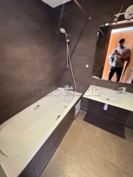 Location d'un appartement à Maârif. 4 pièces. Fenêtres avec double vitrage et porte blindée - Location Immobilier - Casablanca - photo 5