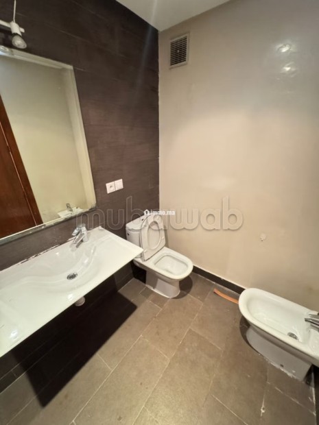 Location d'un appartement à Maârif. 4 pièces. Fenêtres avec double vitrage et porte blindée - Location Immobilier - Casablanca - photo 6