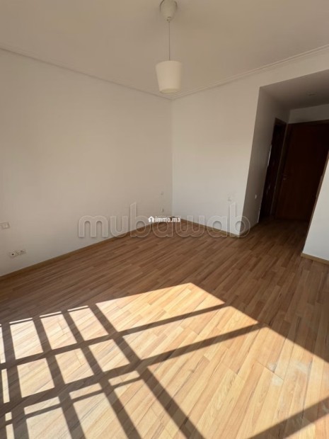 Location d'un appartement à Maârif. 4 pièces. Fenêtres avec double vitrage et porte blindée - Location Immobilier - Casablanca - photo 7