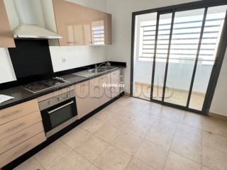 Location d'un appartement à Maârif. 4 pièces. Fenêtres avec double vitrage et porte blindée - Appartement à louer - Casablanca