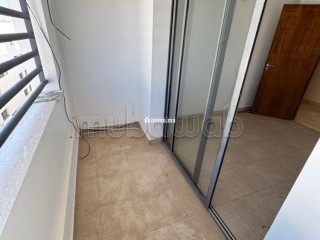 Location d'un appartement à Maârif. 4 pièces. Fenêtres avec double vitrage et porte blindée - Appartement à louer - Casablanca