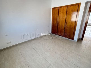 Location d'un appartement à Maârif. 4 pièces. Fenêtres avec double vitrage et porte blindée - Appartement à louer - Casablanca