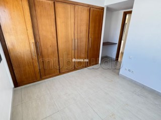 Location d'un appartement à Maârif. 4 pièces. Fenêtres avec double vitrage et porte blindée - Appartement à louer - Casablanca