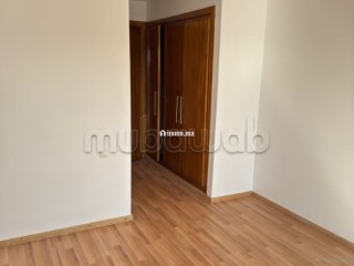 Location d'un appartement à Maârif. 4 pièces. Fenêtres avec double vitrage et porte blindée - Appartement à louer - Casablanca